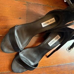 Steve Madden Black Flats